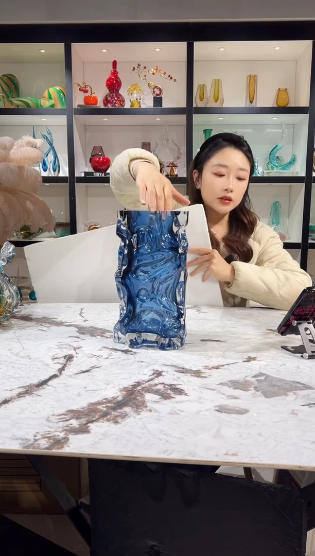 设计师款蓝色花瓶