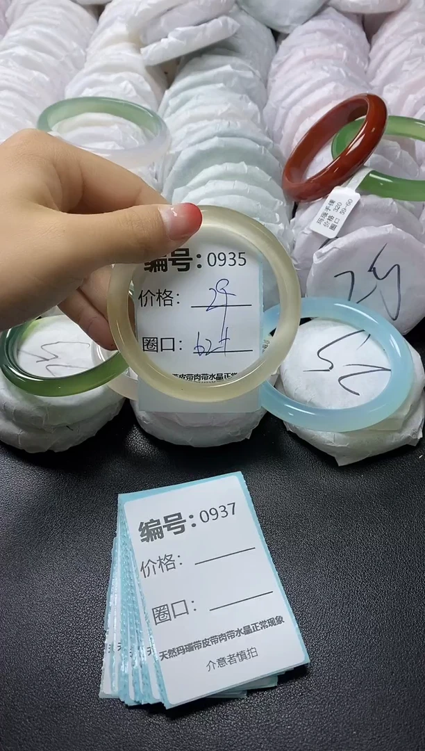 【闪购商品】石英质玉手镯未镶嵌935