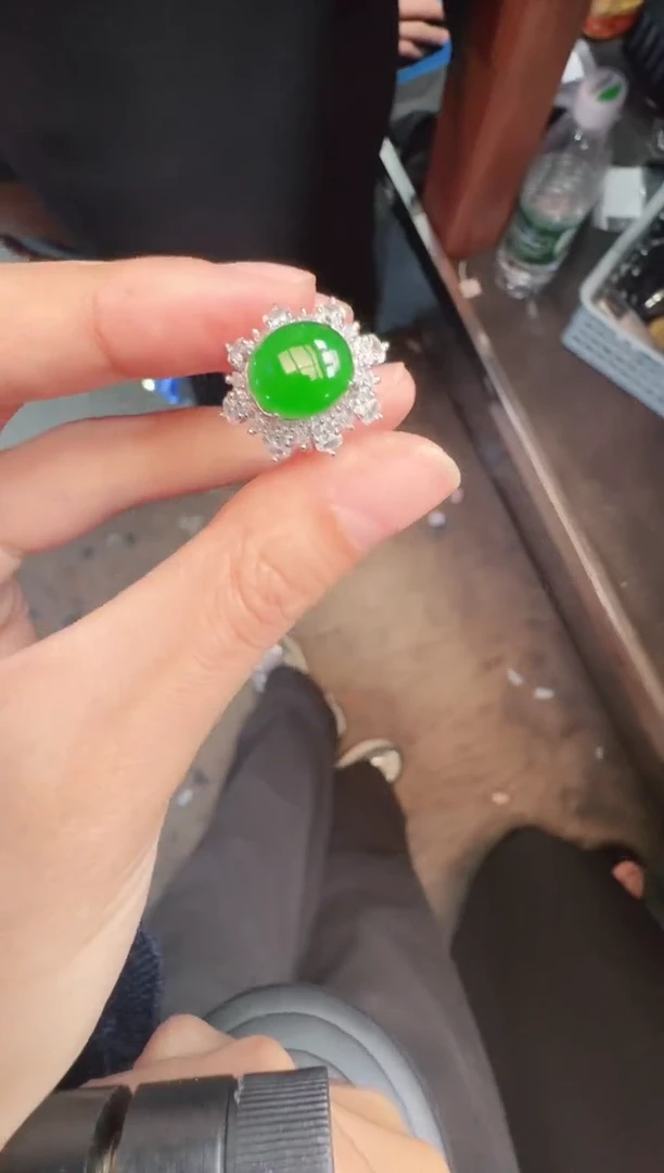 未镶嵌定制翡翠翡翠A货有轻微色差属于正常现象，戒指1