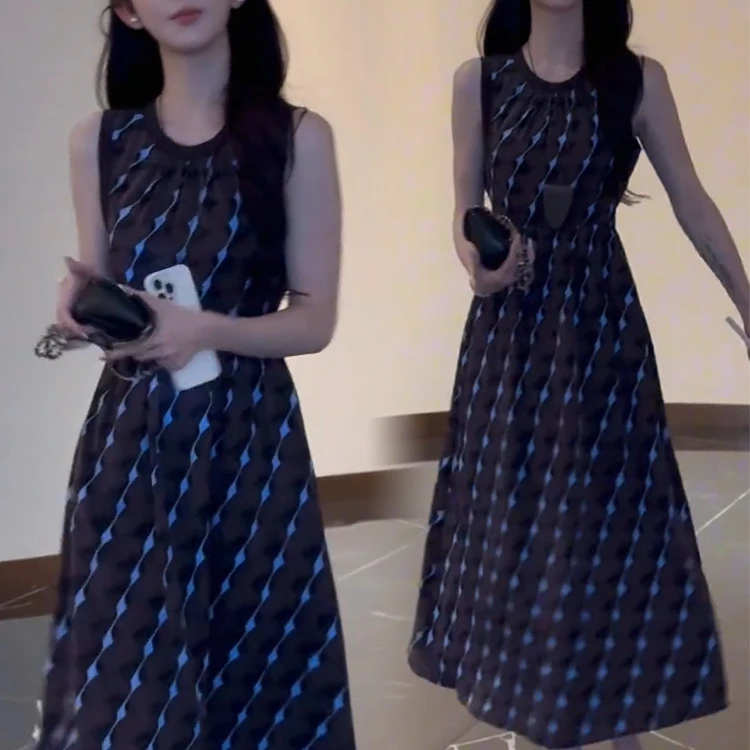 时尚连衣裙女2025夏季新款洋气宽松炸街斜纹扭花松弛感双绉连衣裙