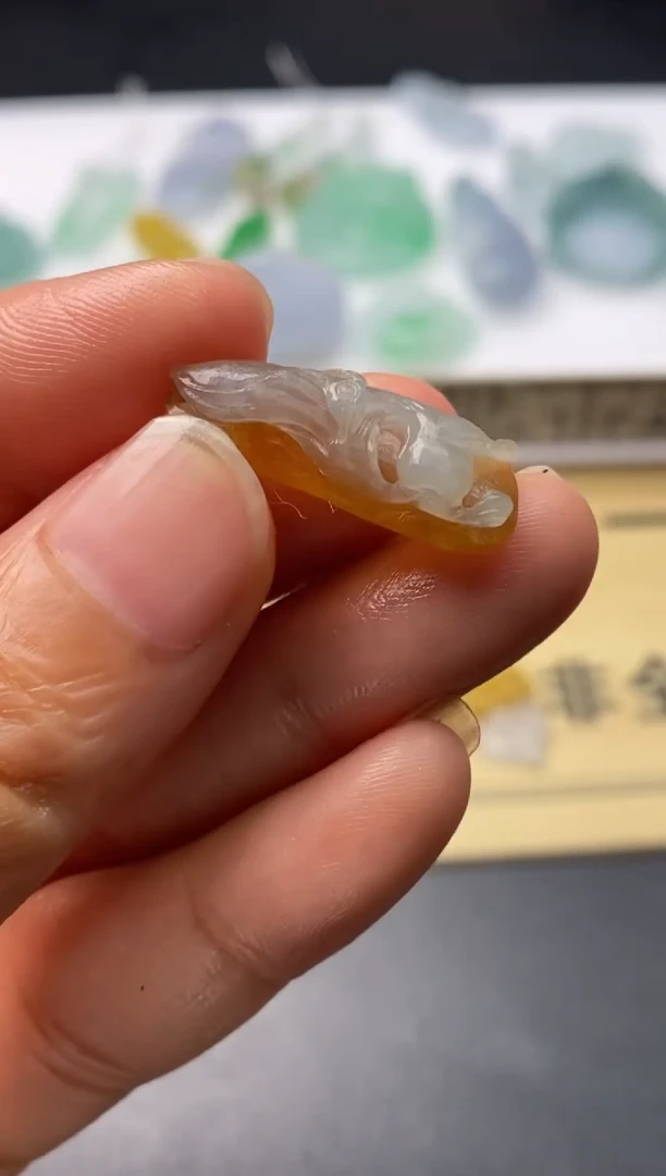定制翡翠未镶嵌翡翠毛货多样性发其一