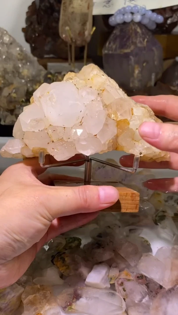 未镶嵌珠宝半成品水晶6号542g马岛晶花