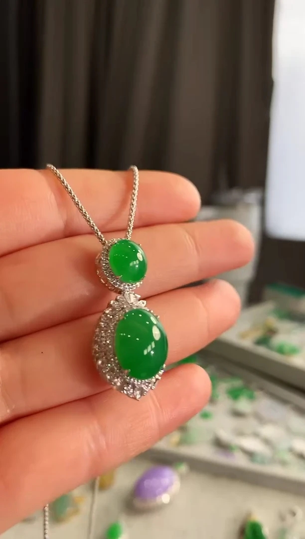 【闪购商品】翡翠吊坠(不含链)18K金镶嵌吊坠