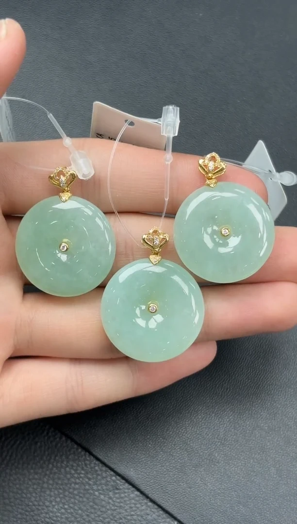 颈饰18K金镶嵌翡翠平安扣/多样性发一件