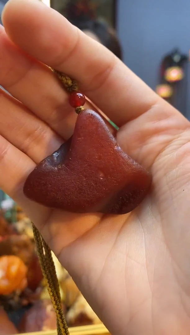 未镶嵌颈饰琥珀吊坠