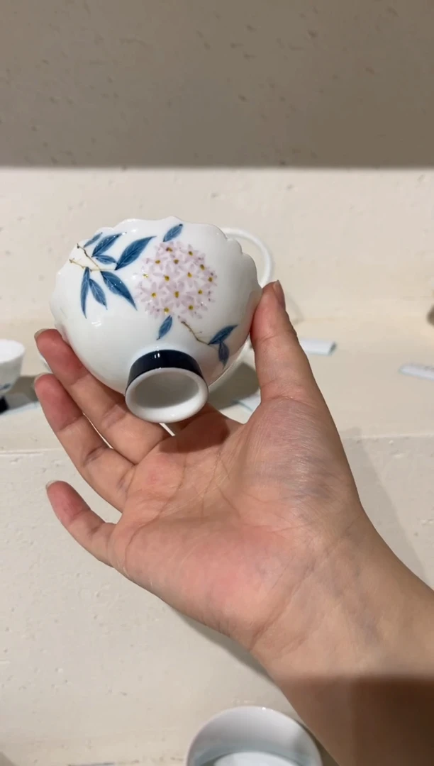 【闪购商品】玉泥-粉彩绣球花-高足花口茶杯