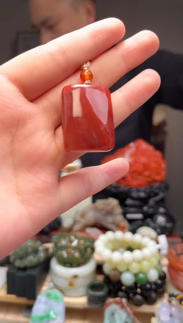 颈饰未镶嵌南红玛瑙吊坠