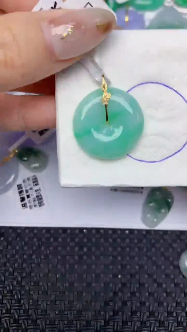 颈饰18K金镶嵌翡翠天然缅甸翡翠a货百元以上9元证书费自理