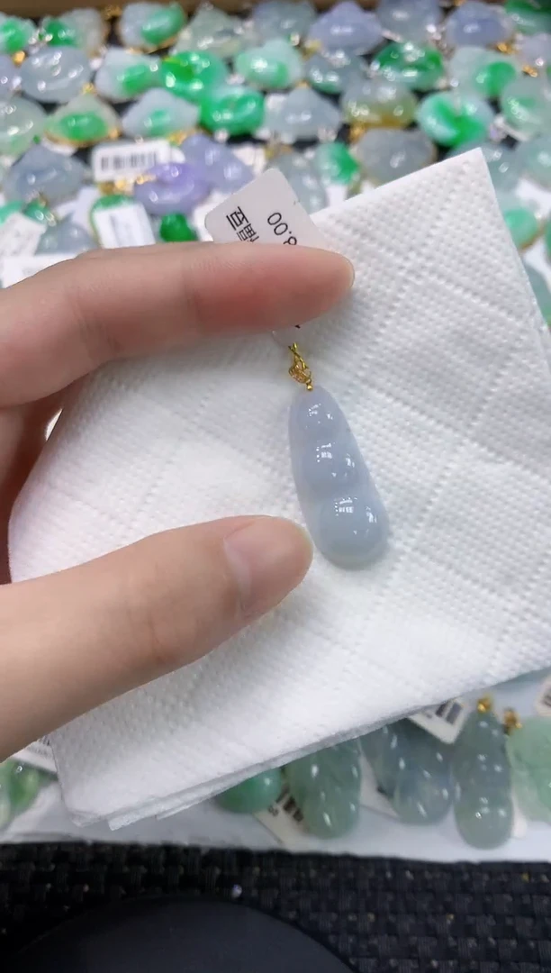 翡翠18K金镶嵌颈饰111111111