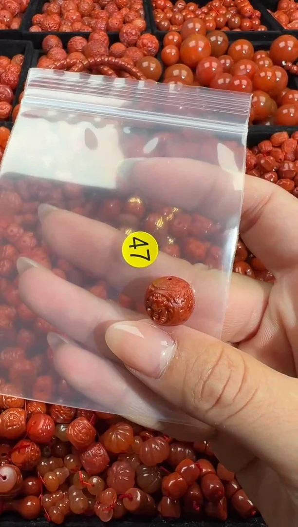 南红玛瑙未镶嵌颈饰1