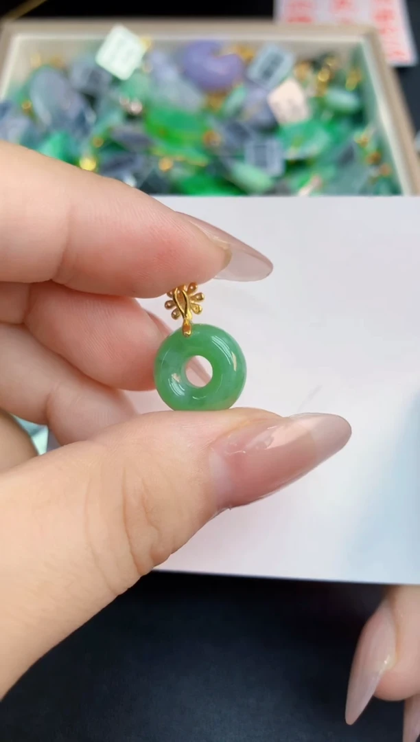 翡翠未镶嵌吊坠(不含链)1