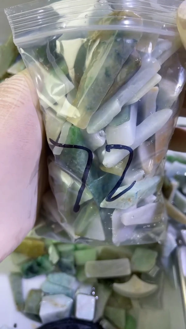 【闪购商品】翡翠颈饰未镶嵌天然翡翠中号500克72