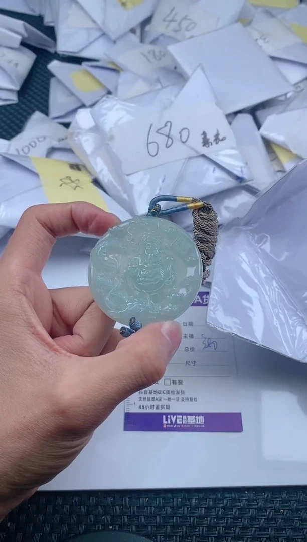 翡翠未镶嵌颈饰