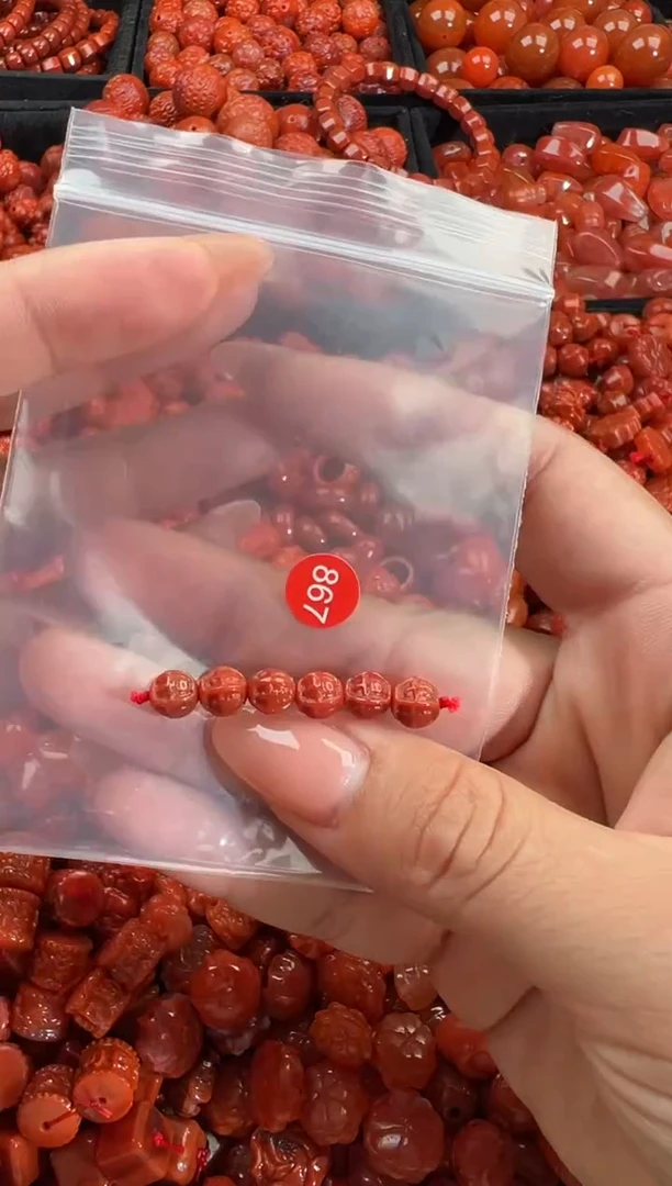南红玛瑙未镶嵌颈饰1