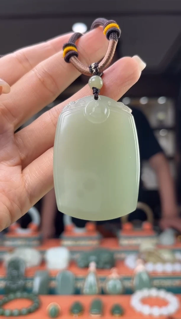 和田玉未镶嵌颈饰佩佩