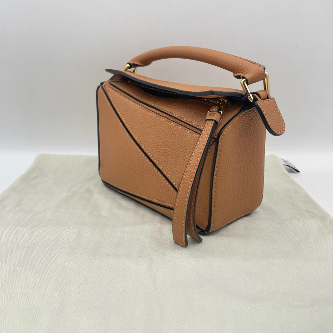 99新 LOEWE/罗意威 青奢荟/罗意威迷你几何手提斜挎包/74300