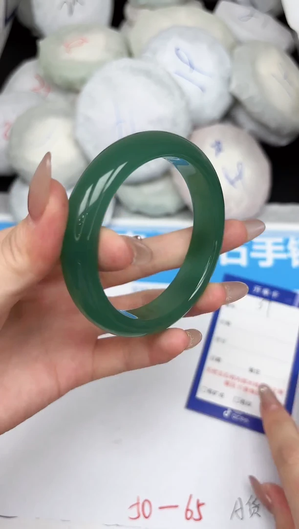 未镶嵌手镯石英质玉37-57.9