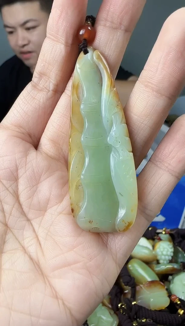 和田玉未镶嵌颈饰1