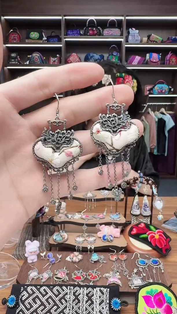 织绣101蒙阿苏苗绣传承旗舰店