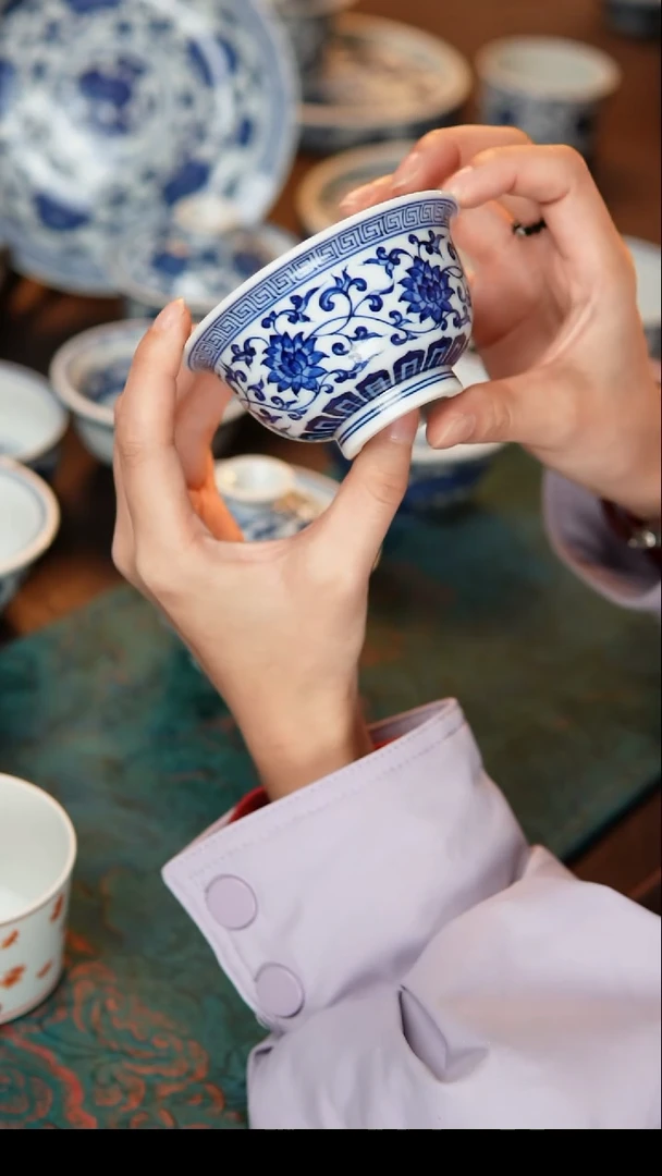 其他陶瓷缠枝金刚莲中号压手