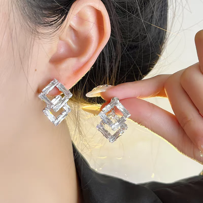 铜合金耳饰 【N84】2025爆款气质轻奢百搭简约精致网红设计师耳环