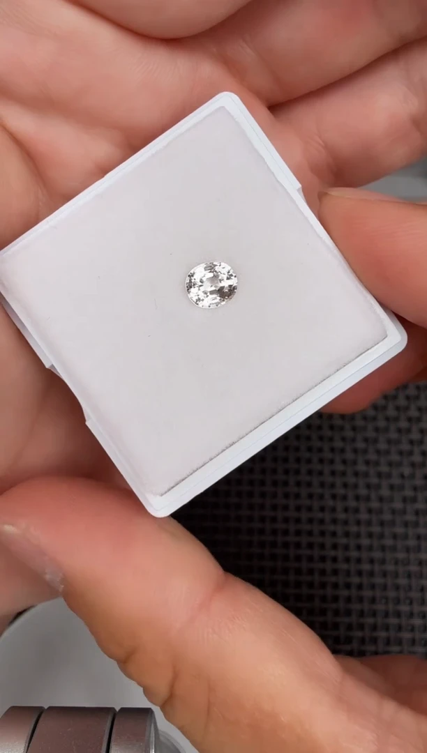 彩色蓝宝石白色未镶嵌1ct-A0011