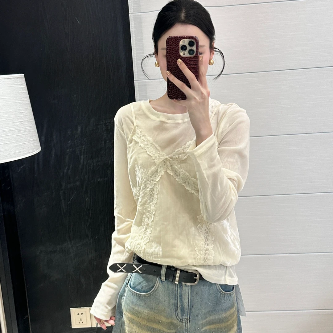 蕾丝拼接丝绒感吊带与T恤两件套装，修身显瘦时尚百搭