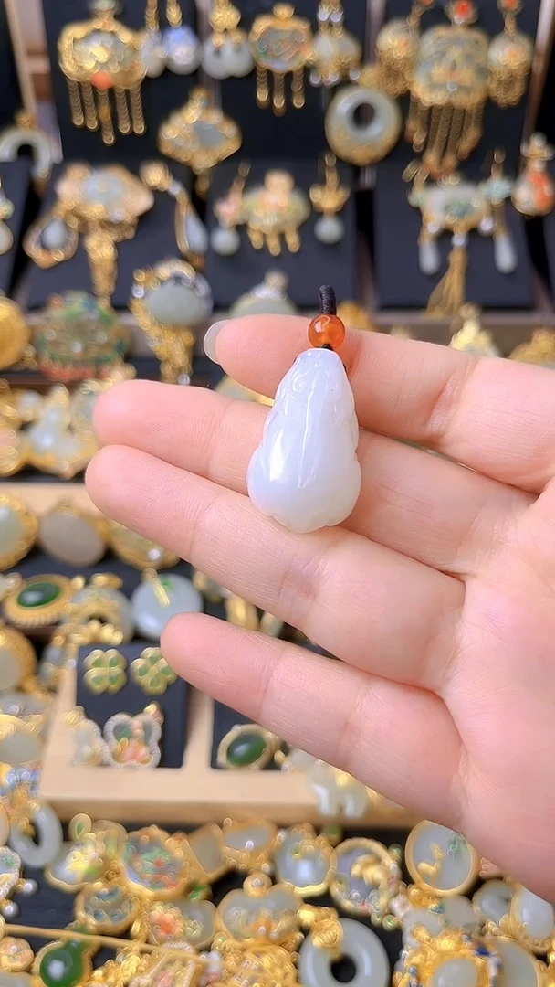 颈饰未镶嵌和田玉貔貅吊坠