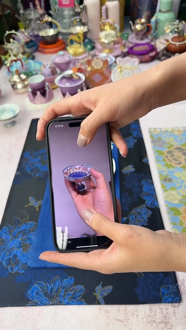 56预售 灵玺贡坊 青花加彩雀羽主人杯