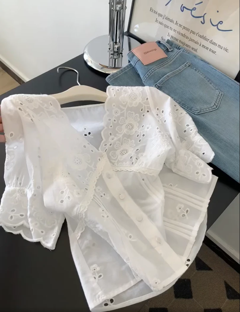 2025法式钩花刺绣缕空V领短袖衬衫女夏季小众泡泡袖别致开衫衬衣