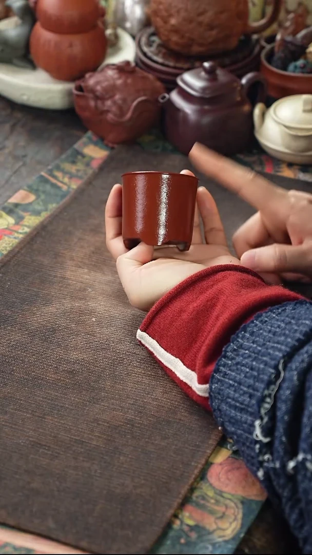 朱泥三足光素紫砂杯