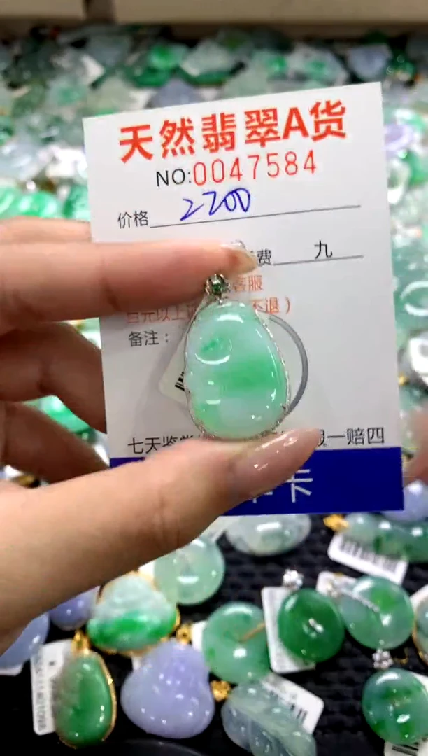 颈饰18K金镶嵌翡翠1111111111111111