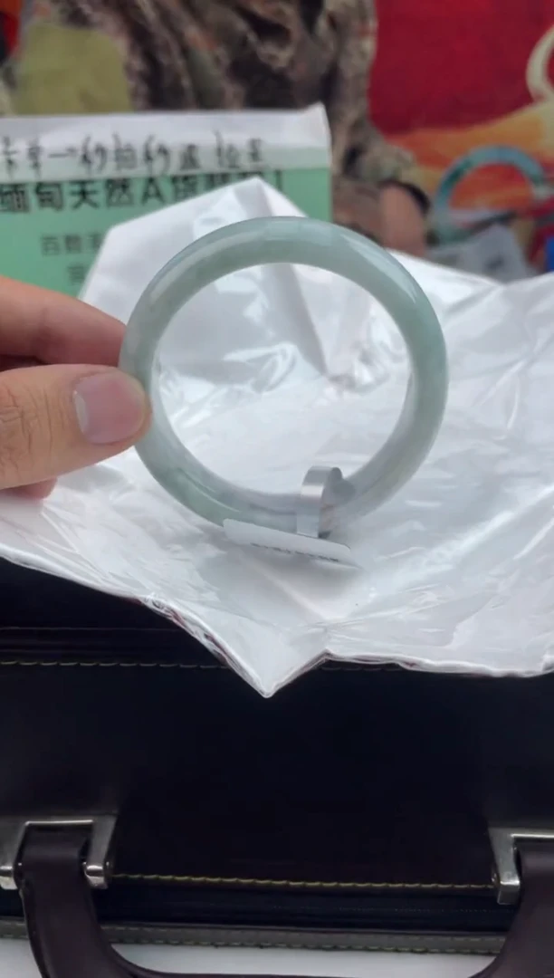 【闪购商品】翡翠手镯未镶嵌8翡翠手镯（微瑕）