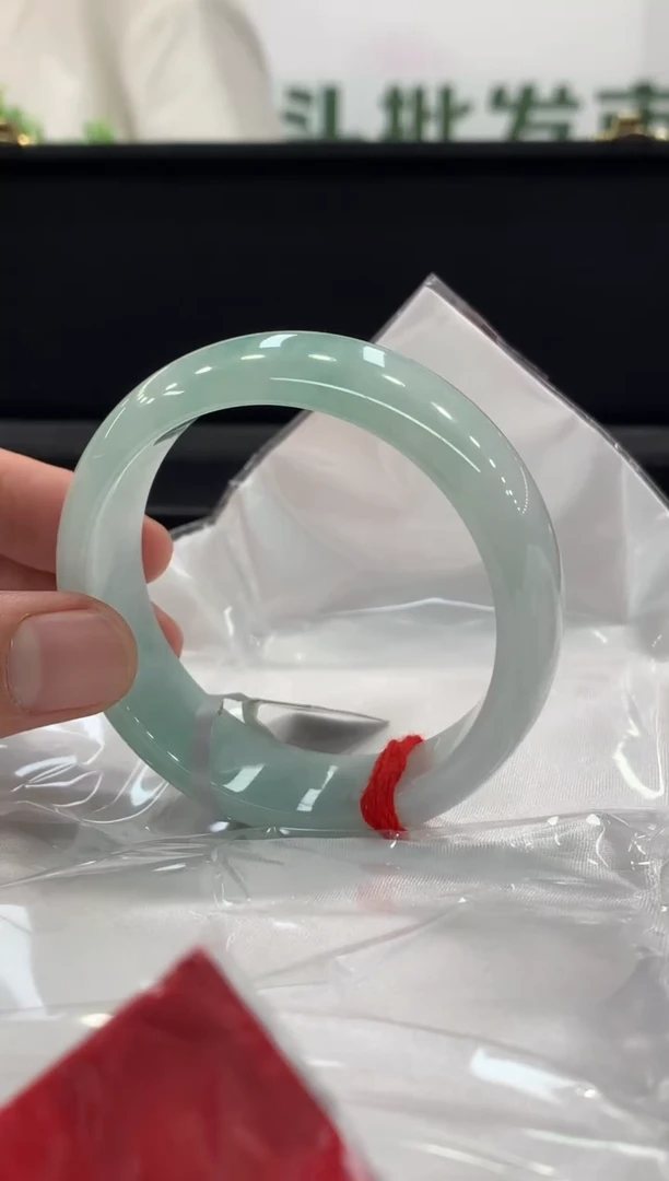 未镶嵌手镯翡翠手镯