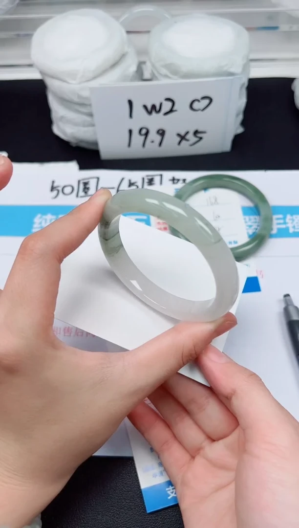 【闪购商品】石英质玉手镯未镶嵌G169-56.3