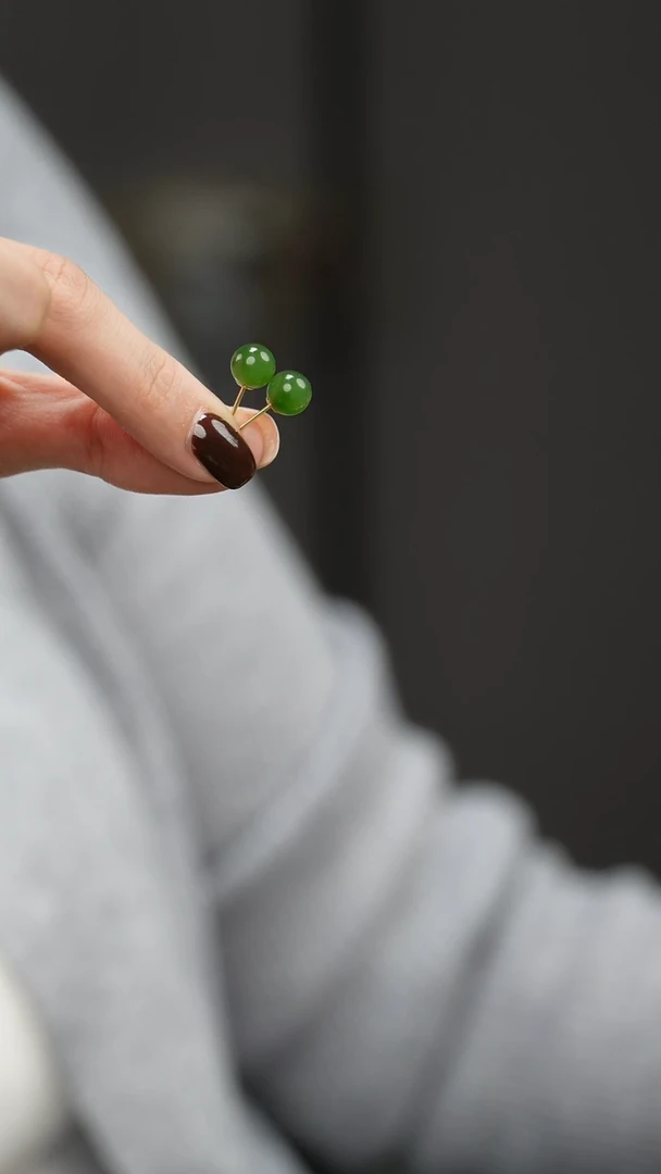 18K金镶嵌和田玉耳饰5