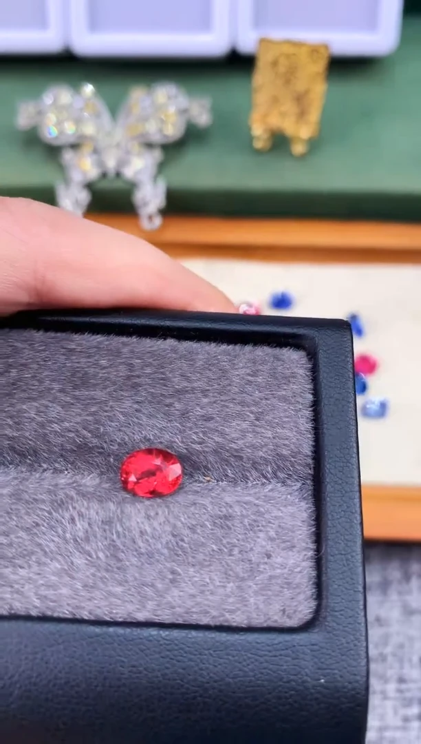 未镶嵌裸石定制尖晶石椭圆型 马亨盖 1.65ct