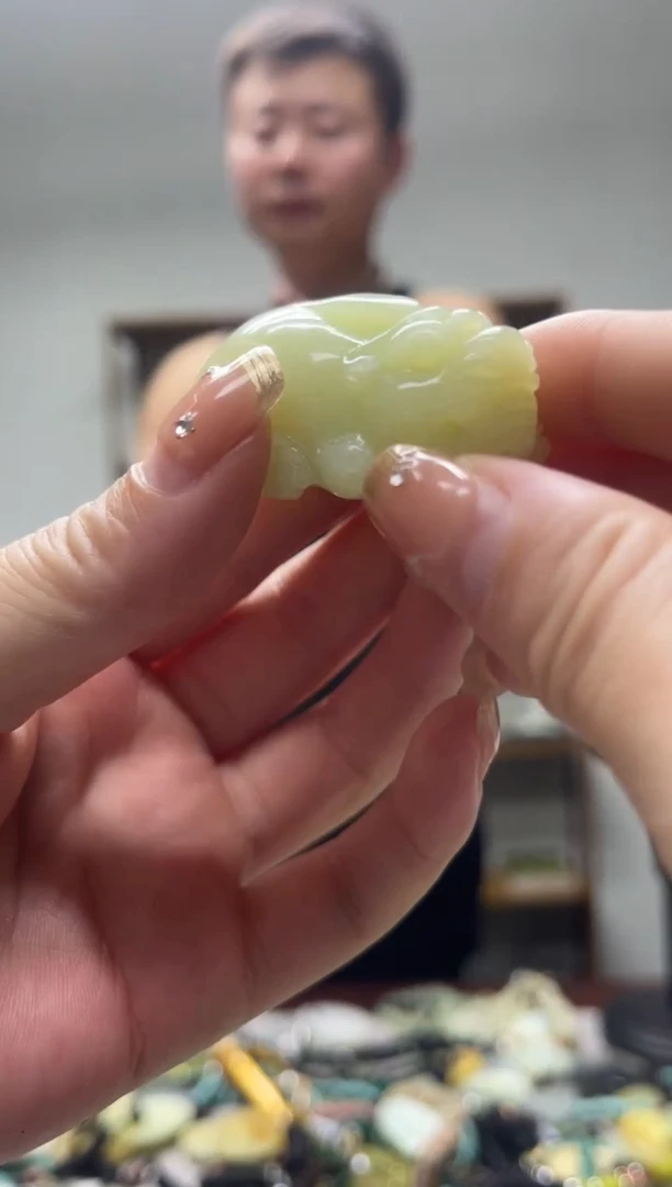 未镶嵌岫玉吊坠·