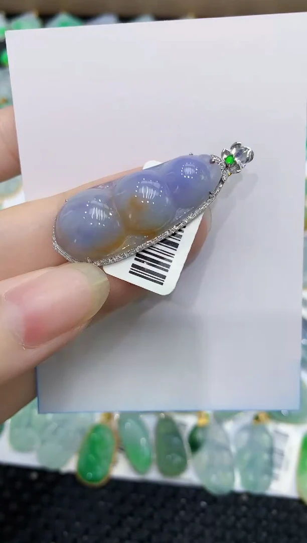 翡翠18K金镶嵌颈饰111111111