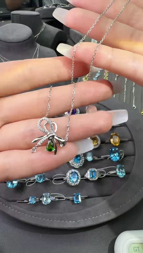 银S925镶嵌透辉石项链{七天鉴赏}