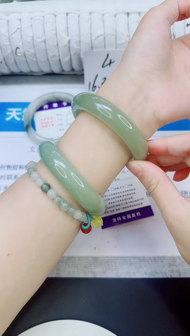 未镶嵌手镯石英质玉232/58