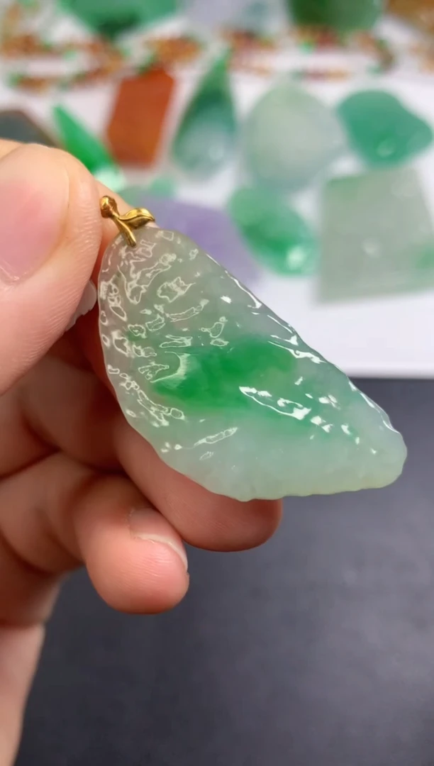 颈饰未镶嵌翡翠
