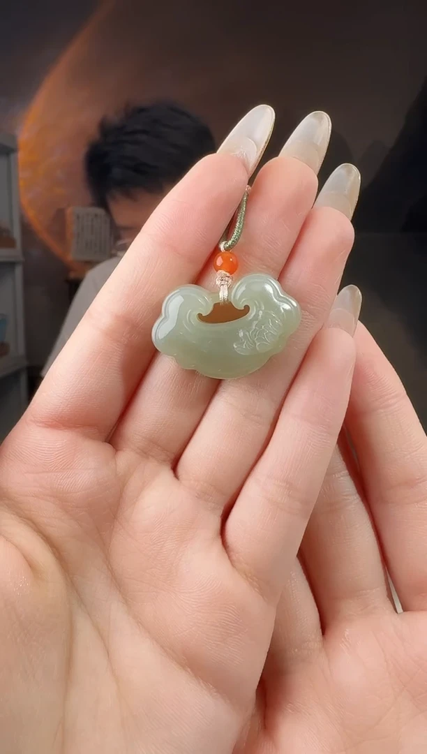 颈饰未镶嵌和田玉锁