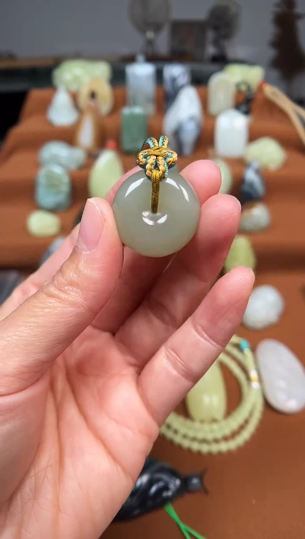 颈饰未镶嵌和田玉平安扣