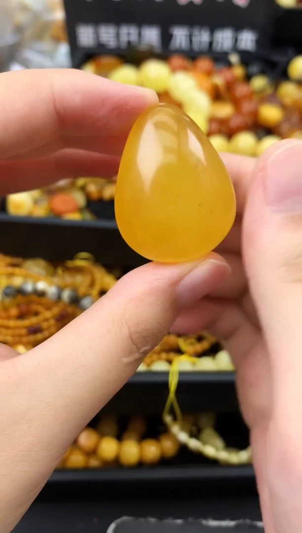 未镶嵌琥珀珠宝奇石144