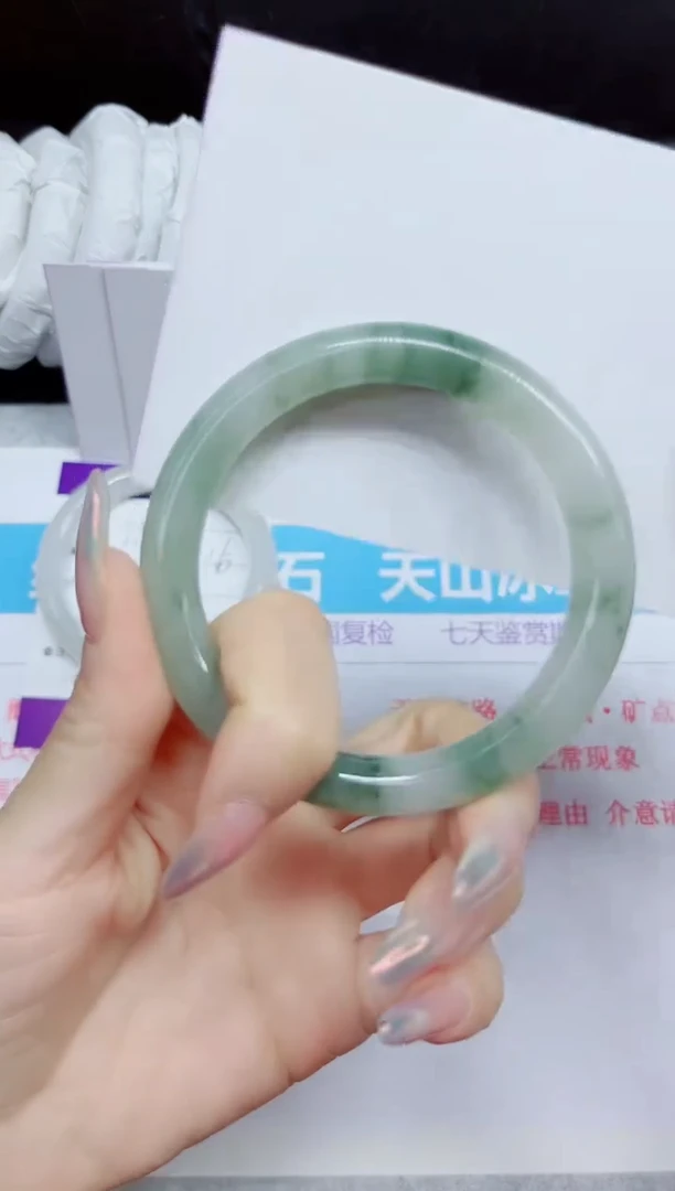 石英质玉手镯未镶嵌101.