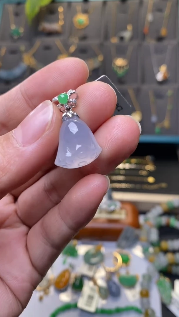 颈饰18K金镶嵌翡翠35981