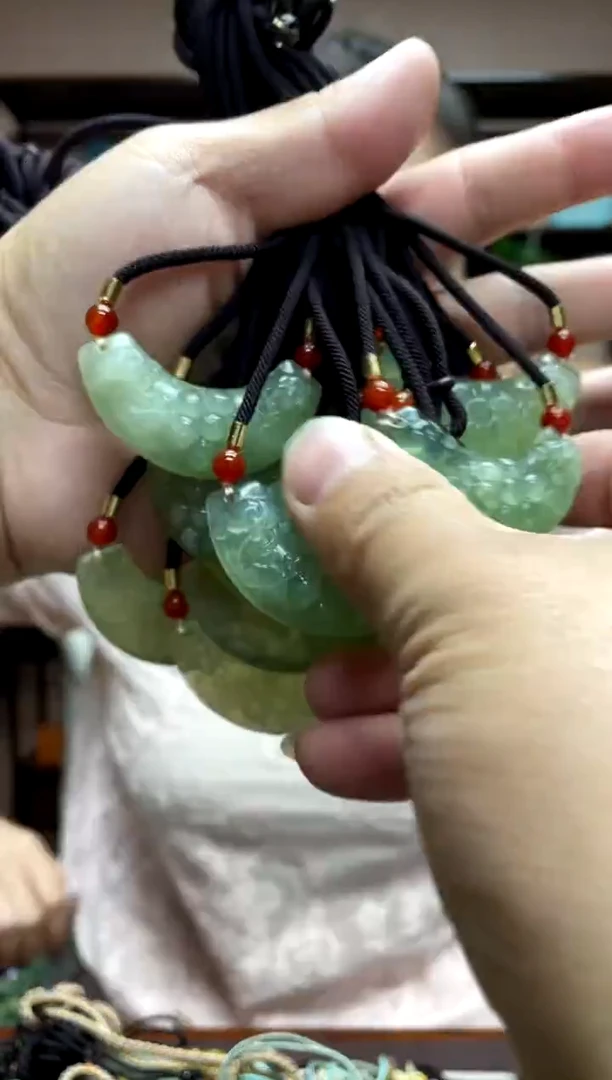 岫玉未镶嵌吊坠多样性发货其中发一