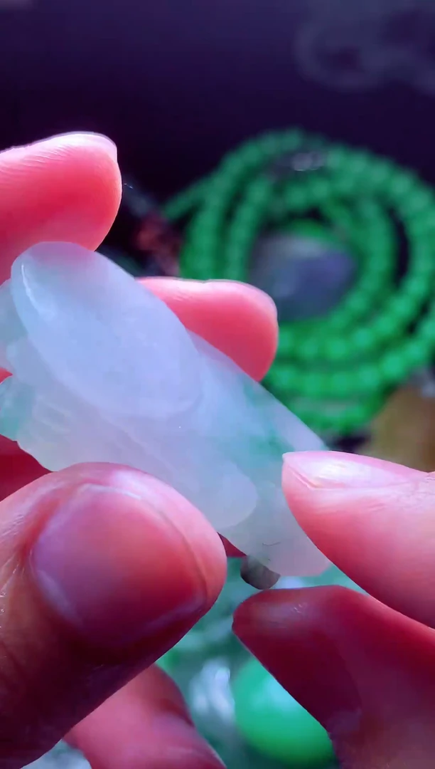 未镶嵌定制翡翠平***?翡翠毛货定制