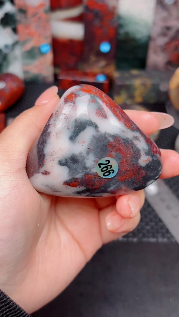 玉 桂林鸡血创意摆件装饰 编号：266